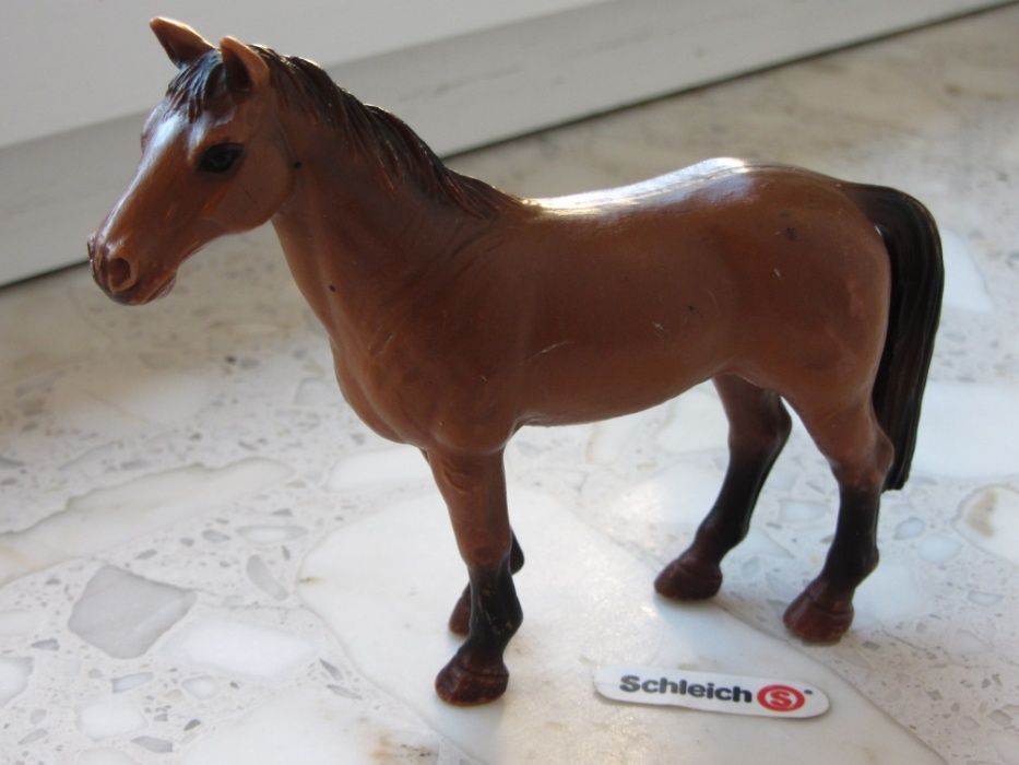 SCHLEICH- Klacz rasy Trakeńskiej 13 261 z 2001 roku (wycofany, UNIKAT)