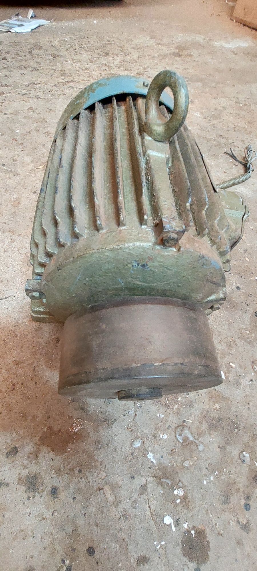 Motor trifasico em bom estado
