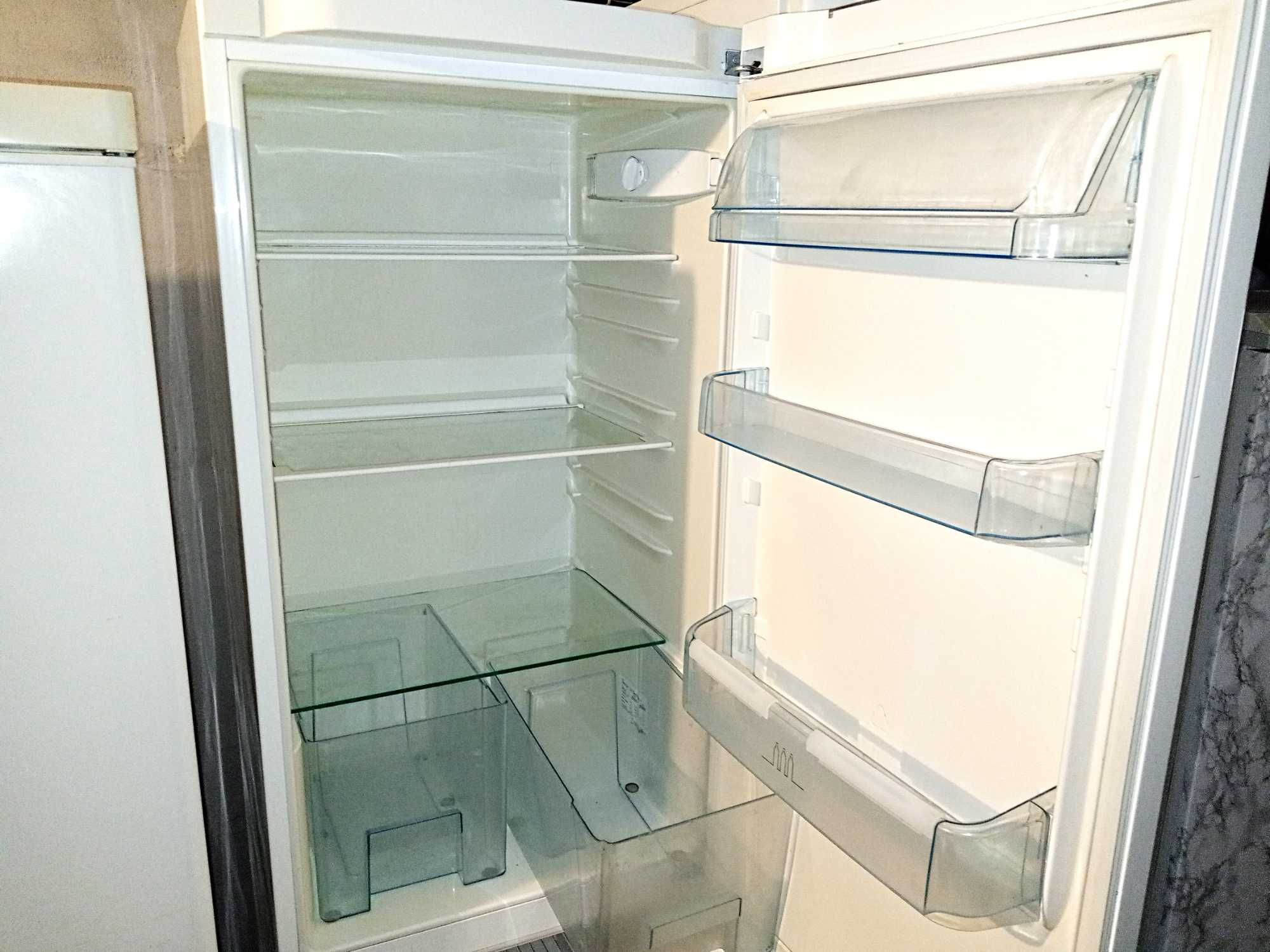 Холодильник ELECTROLUX NO Frost з морозильною камерою