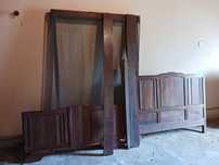 Cama de madeira e estrado antiga