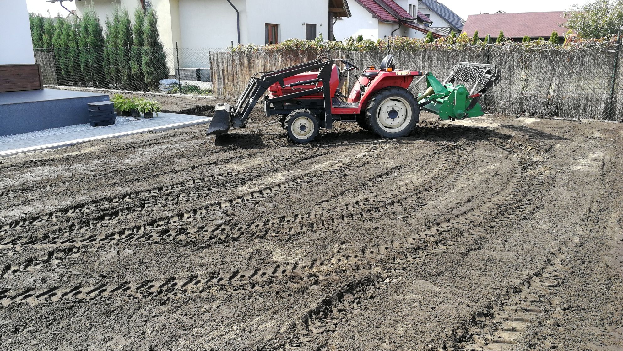 Pielęgnacja Ogrodu Glebogryzarka Zakładanie trawników Nawadnianie