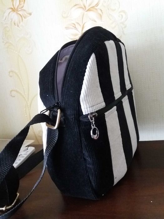 Сумка через плечо.