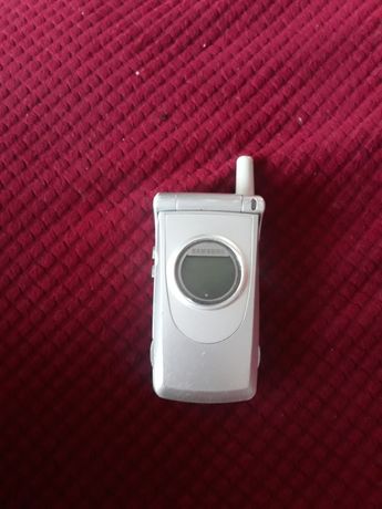 Kultowy telefon z klapką Samsung sgh a300
