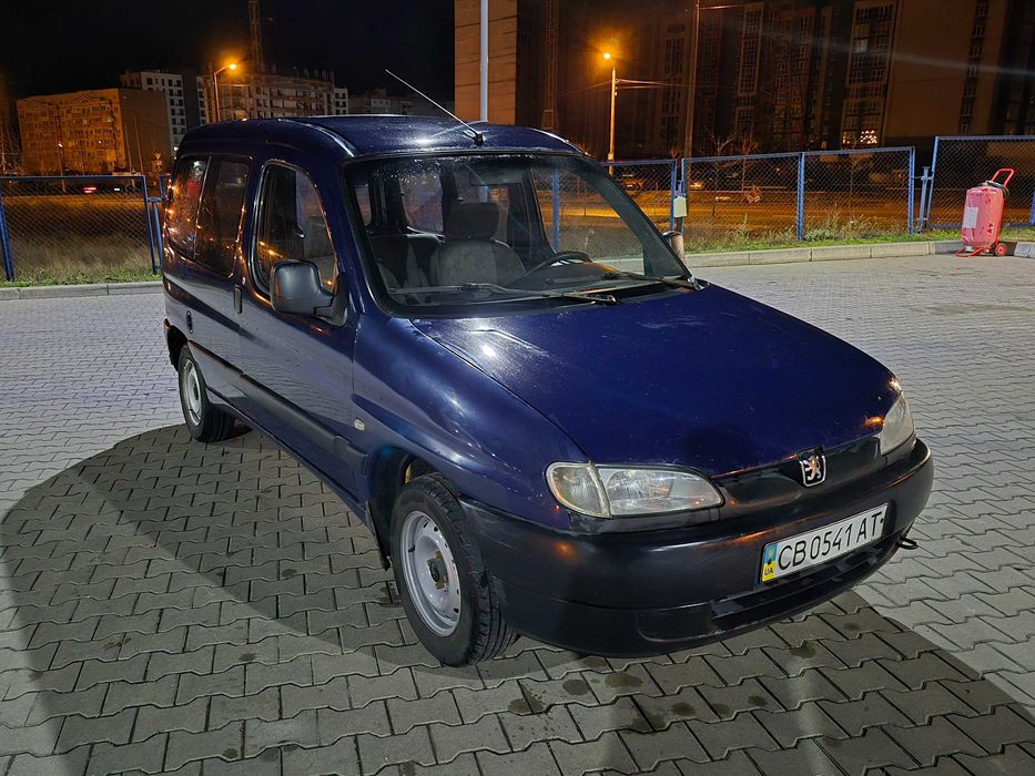 Автомобіль Peugeot Partner  заводський пассажир!