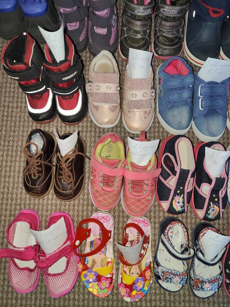 Дитяче взуття, термочобітки, босоніжки, кросівки, мокасини, сліпони
