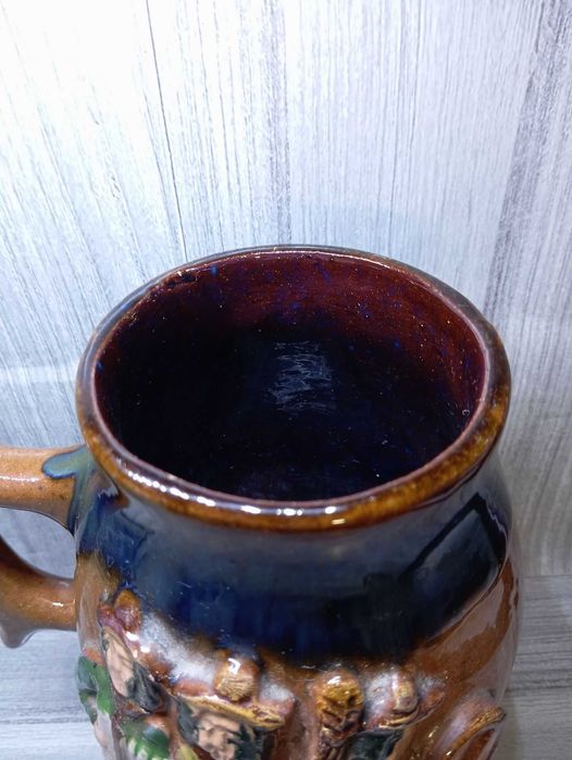 Ceramiczny kufel z motywami muzyków ludowych - PRL