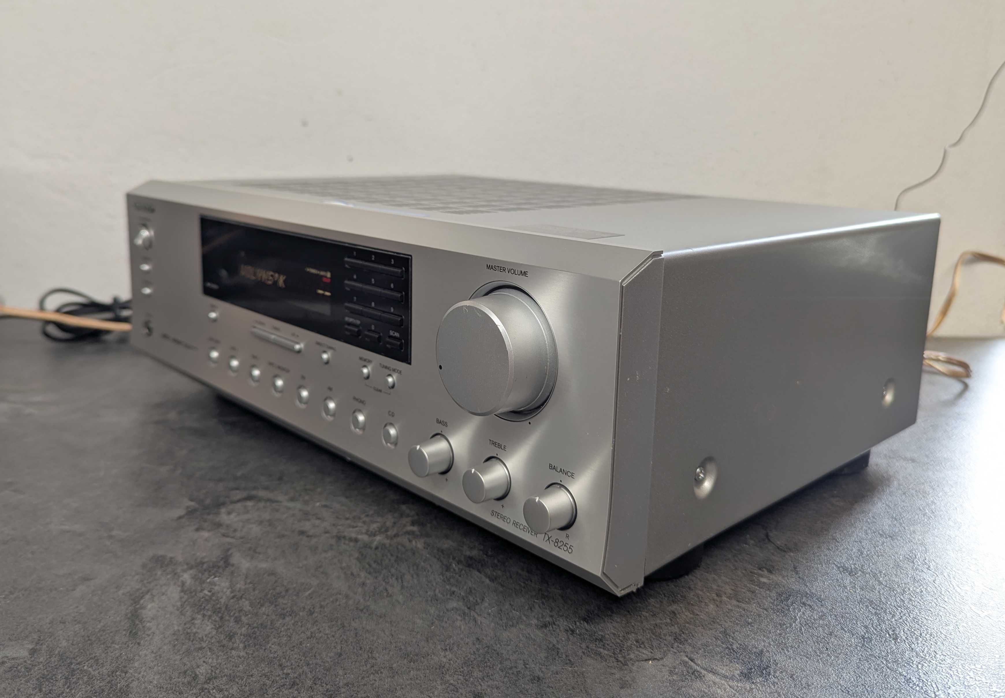 Cтерео ресивер Onkyo TX-8255.