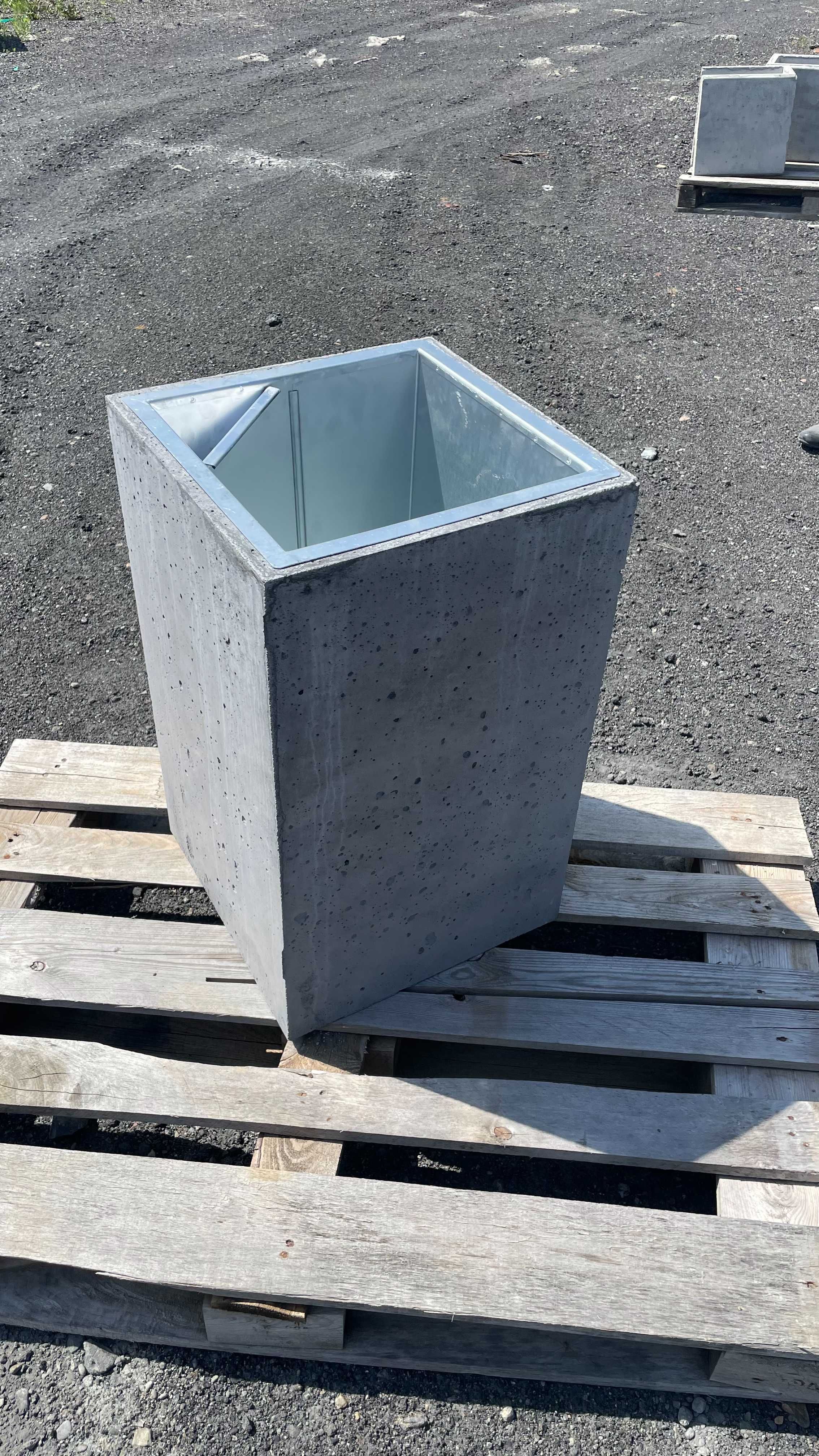 kosz betonowy , donica betonowa z wkładem 40x40x65cm