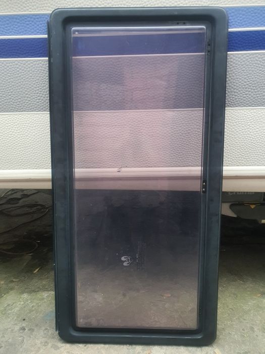 Szyba okno boczne do przyczepy kempingowej Hobby 113,50×57,50