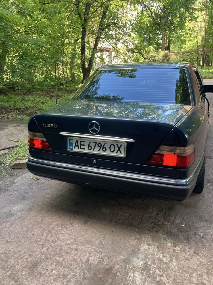 Автомобиль меседес W124