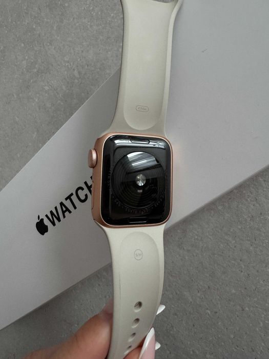 Apple Watch SE 40/Gold Aluminium/Starlight Sport GPS