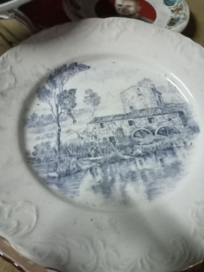 Pratos e travessas,para uso e também decorar.