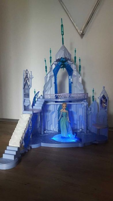 Замок Єльзи  Disney