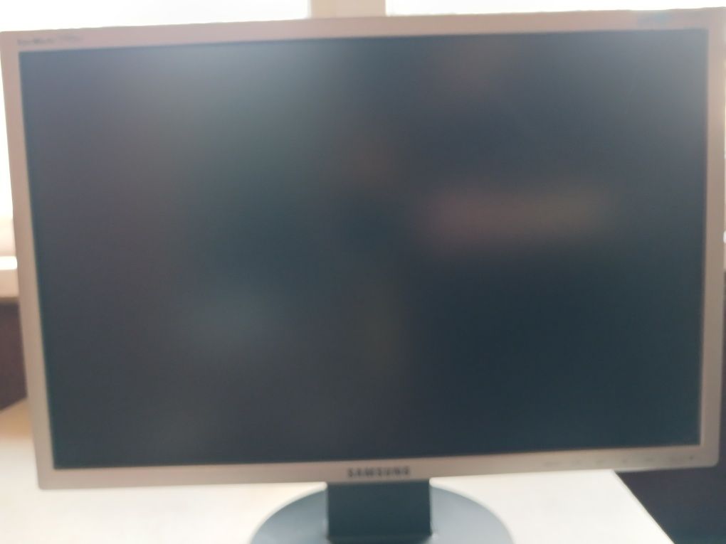 Продам мониторы (Samsung, LG)