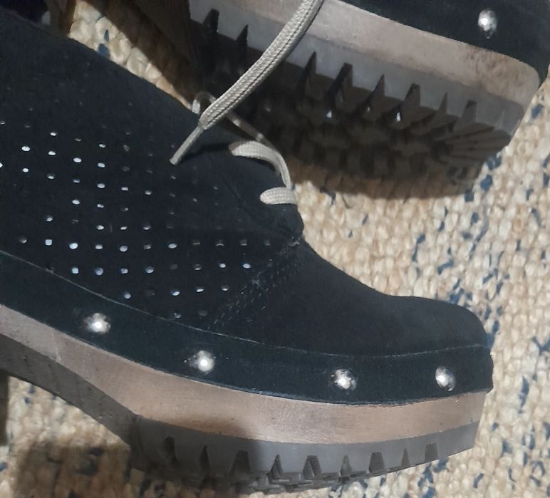 Botas pretas novas em pele 38