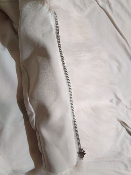 Przytulne ciepłe futerko (krótkie) iż głębokim wygodnym kapturem