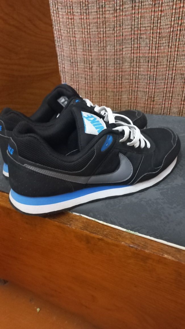 Продаю Nike md runner