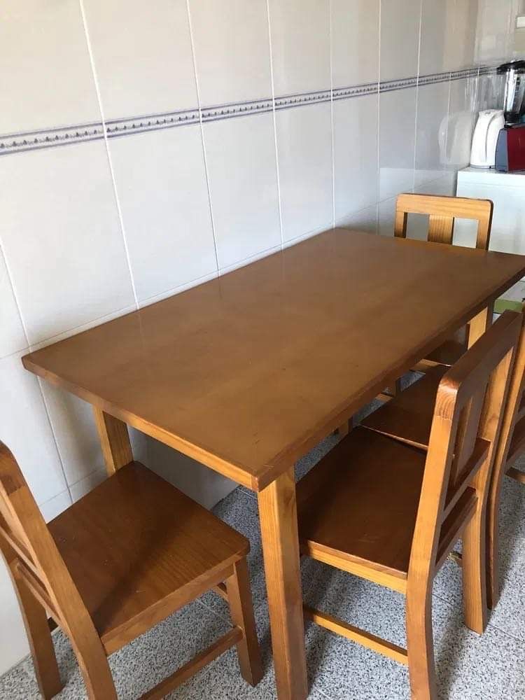 Mesa de cozinha com 4 cadeiras