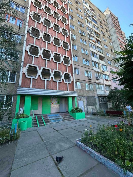 продаж 3кімнатної квартири біля метро Героїв Дніпра