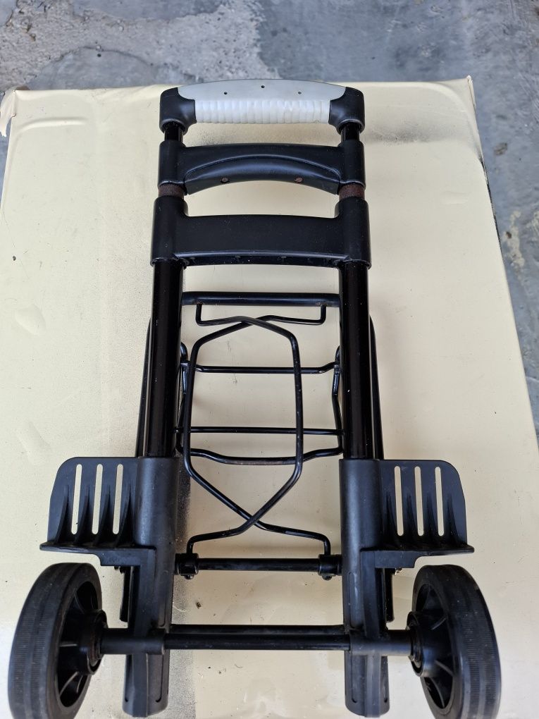 Carrinho para o transporte de malas sansonite
