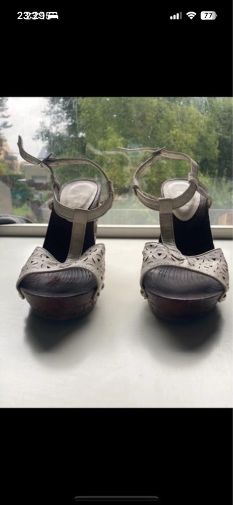 buty na koturnie