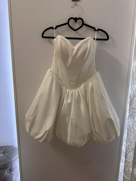 Сукня в молочному кольорі, розмір с