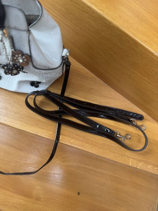 Torebka lakierowana Guess