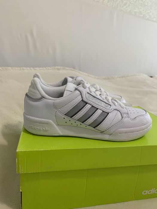 Кросівки adidas шкіра ( нові)