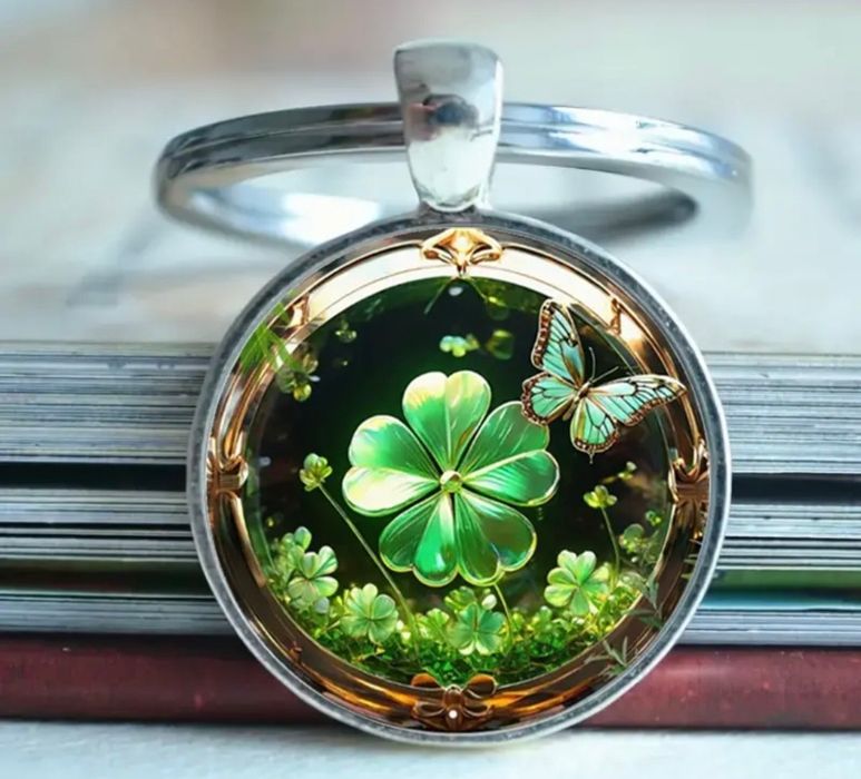 Brelok 3D Breloczek Szczęścia do Kluczy Koniczyna Motyl