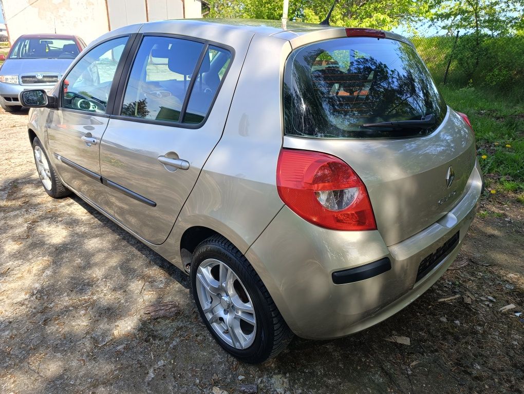 Śliczne RENAULT Clio 1,2 benzyna udokumentowany przebieg