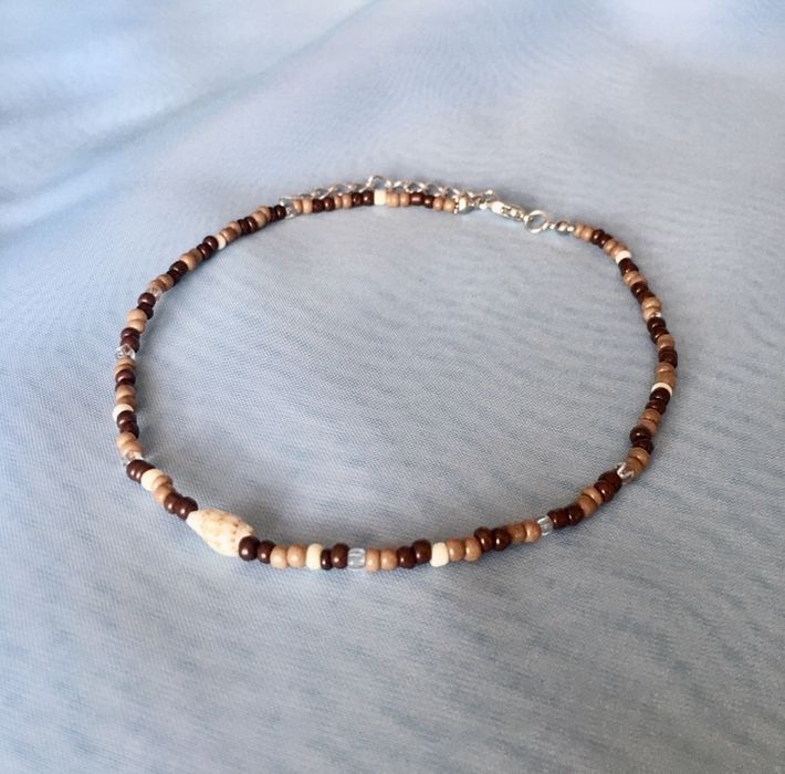 Naszyjnik choker koralikowy z muszelką