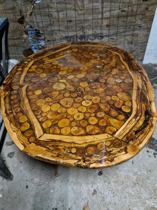 Stół z żywicy epoksydowej