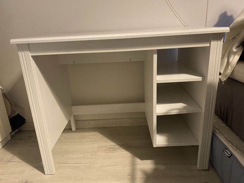 Małe biurko IKEA BRUSALI