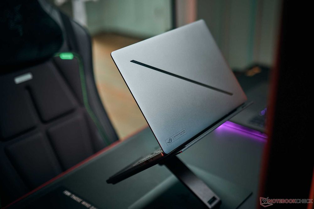 RTX 5080 16GB TURBO/64gb/AI 9 HX 370  - ASUS ROG Zephyrus G14 GA403WW