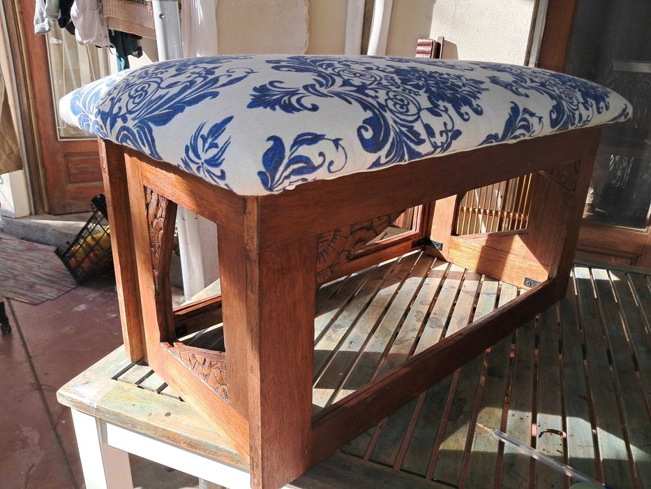 Banqueta repousa pés renovada