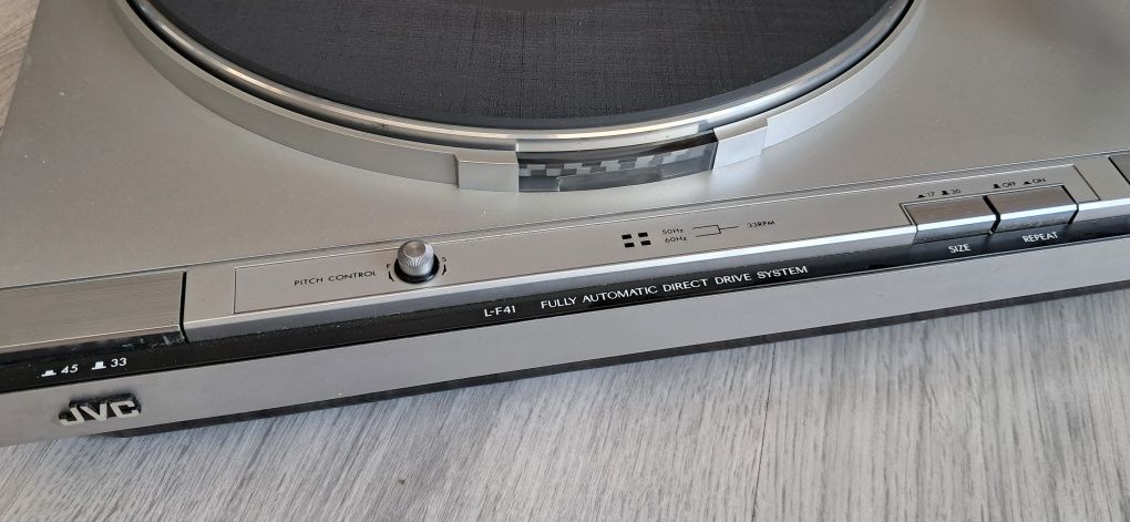 Gramofon jvc l-f41