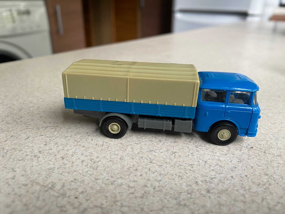 Модель Skoda 1:87