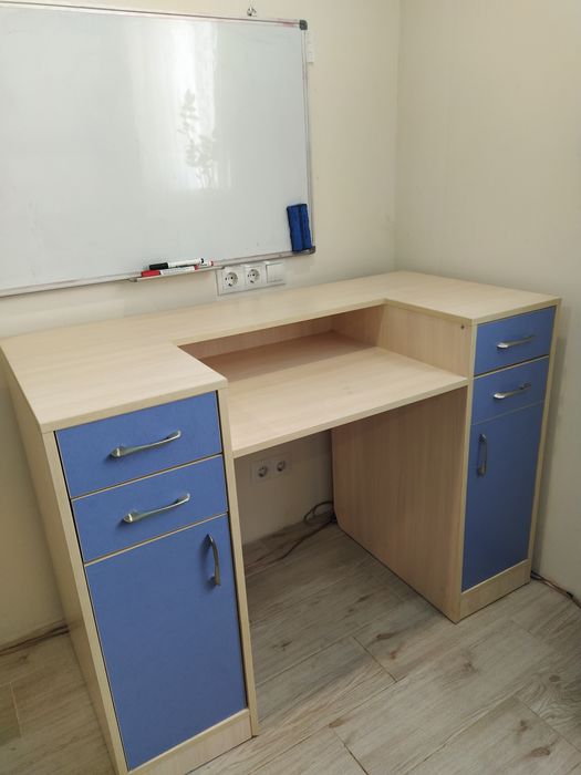 Стол для макияжа, туалетный столик