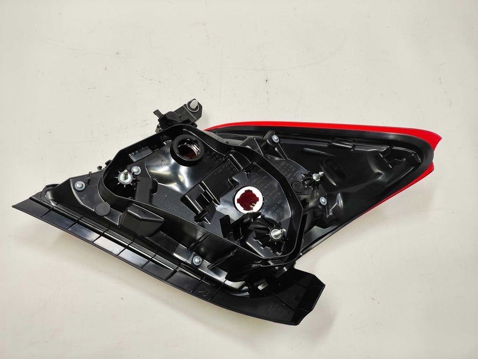 Lampa prawy tył prawa tylna Toyota Yaris III lift 14-17 oryginał NOWA