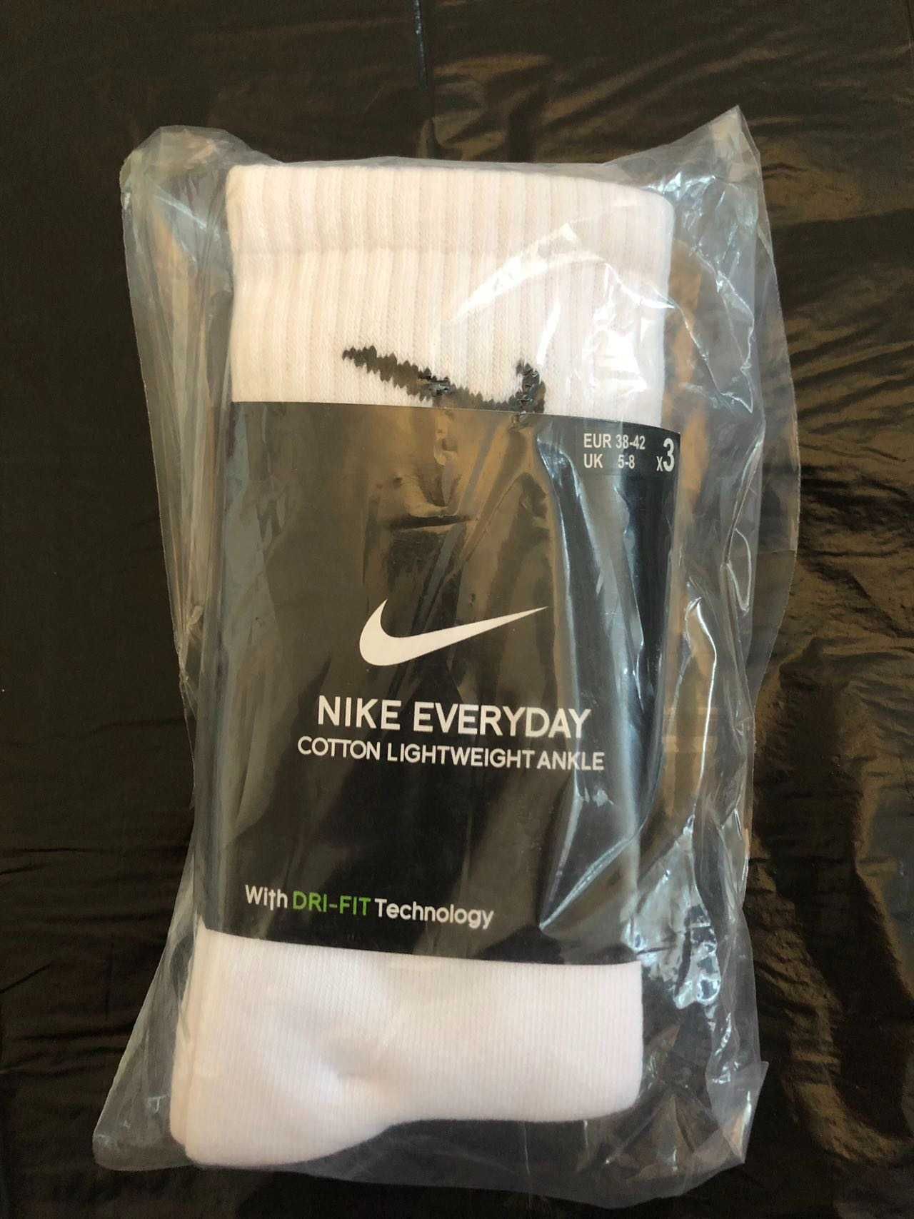 6 par skarpet Nike z czystego bawełny. Białe, długie, rozmiar M/L