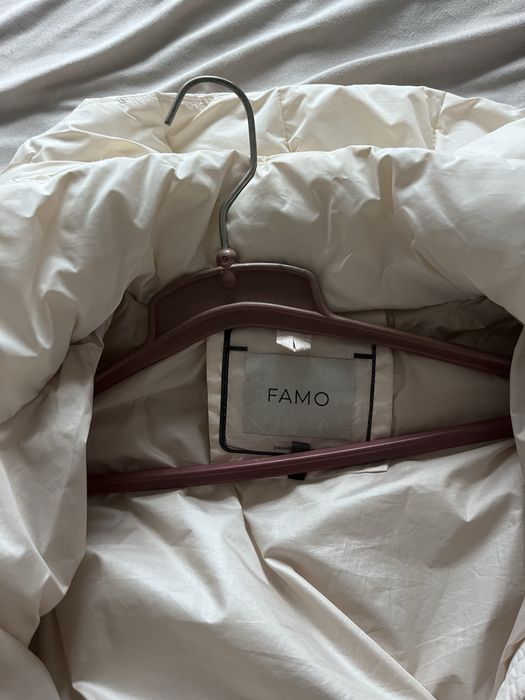 Біла куртка пуховик зимовий