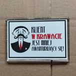Magnez klient w krawacie z mniej awanturujący się
