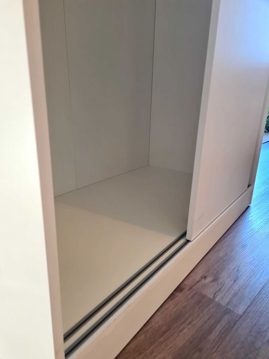 Guarda roupa semi novo 2 portas de corrrer