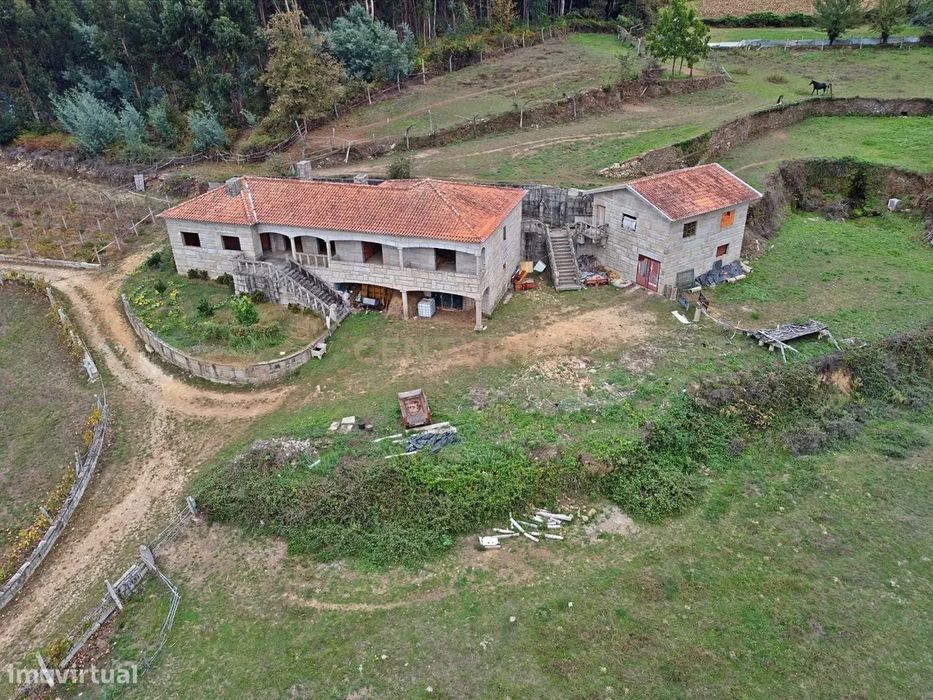 Quinta em Alvarenga, 2 moradias para terminar construção - Passadiços