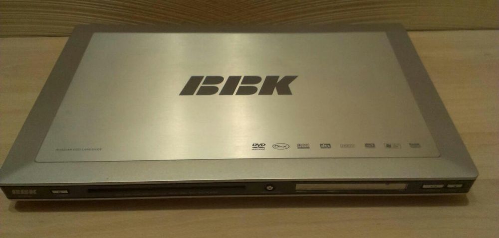 DVD-плеер BBK DV975S.