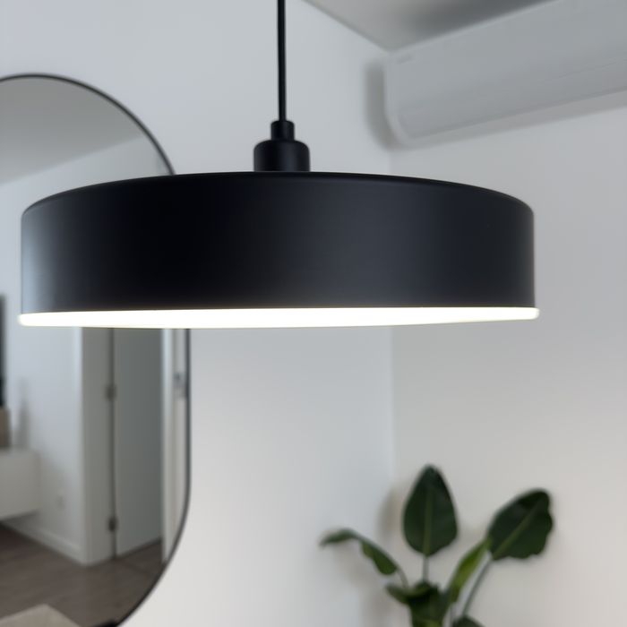 Candeeiro suspenso LED preto NOVO