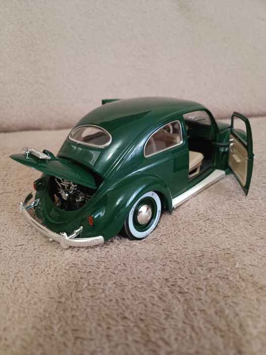 Металева модель автомобіля