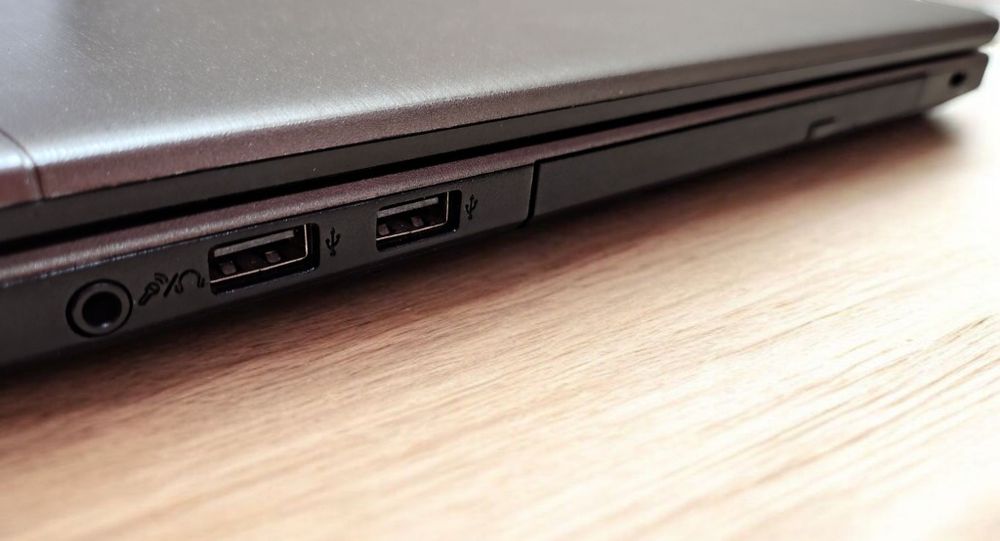 Ноутбук Medion E7416 17,3"