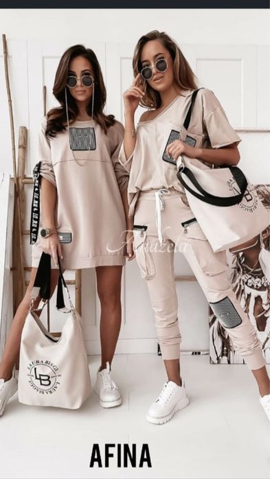 Новое белое спортивное платье.