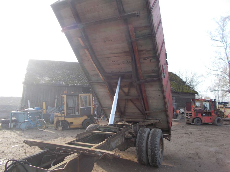 Przyczepa jednoosiowa wywrotka